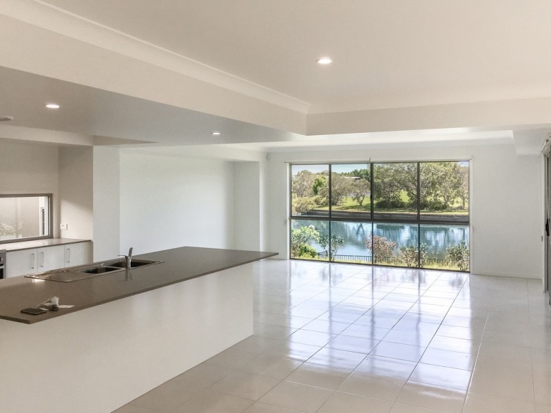 7682 Fairway Boulevard, Hope Island QLD 4212