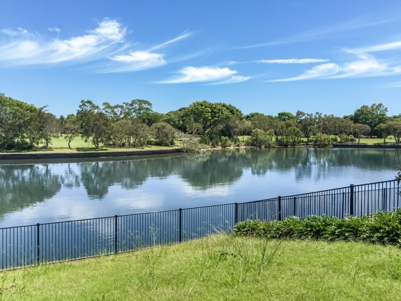 7682 Fairway Boulevard, Hope Island QLD 4212