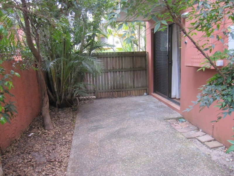 2/173-175 Surf Parade, Broadbeach QLD 4218