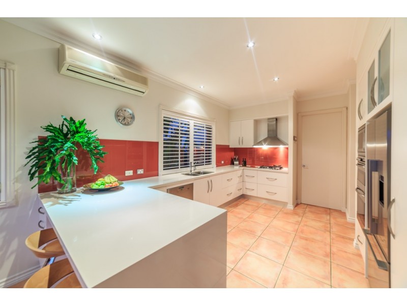 21 Clear Water Bay Avenue, Clear Island Waters QLD 4226