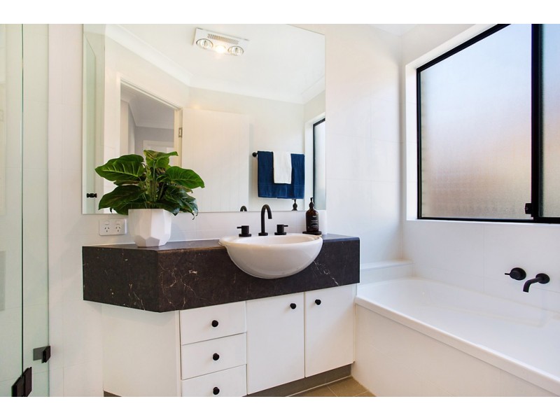 36 Tussock Crescent, Elanora QLD 4221