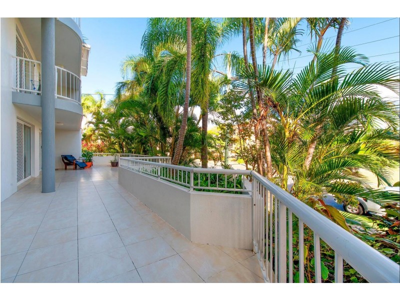 1/9 St Kilda Avenue, Broadbeach QLD 4218