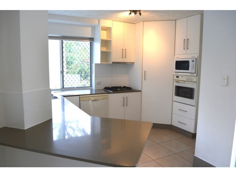 1/9 St Kilda Avenue, Broadbeach QLD 4218