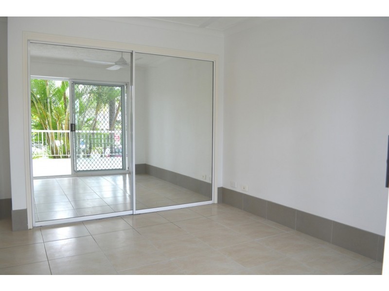 1/9 St Kilda Avenue, Broadbeach QLD 4218