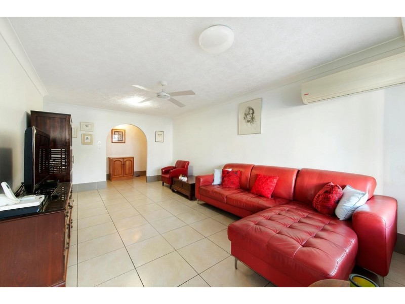 1/9 St Kilda Avenue, Broadbeach QLD 4218