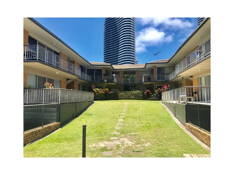 2/19 Anne Ave, Broadbeach QLD 4218