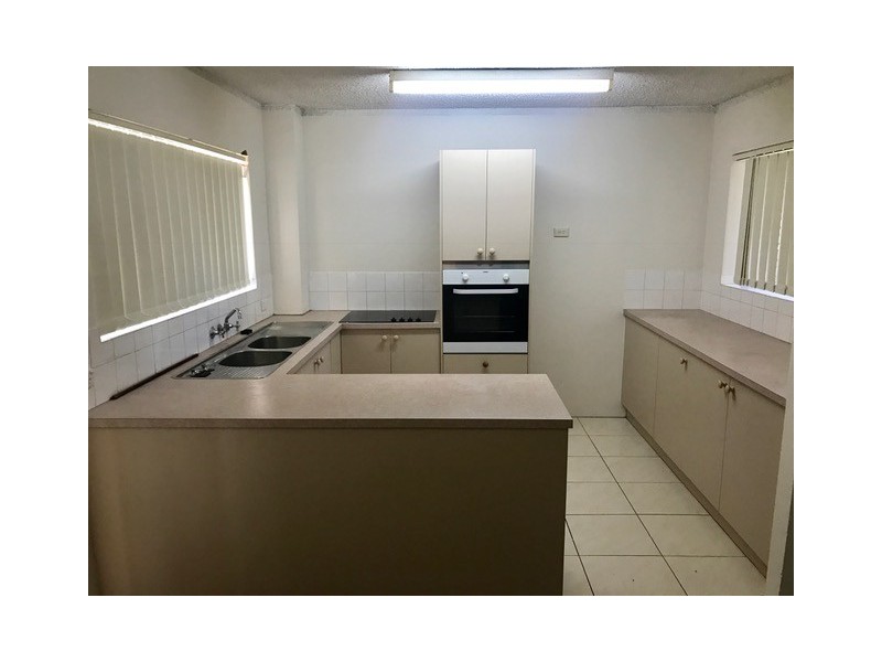 2/19 Anne Ave, Broadbeach QLD 4218