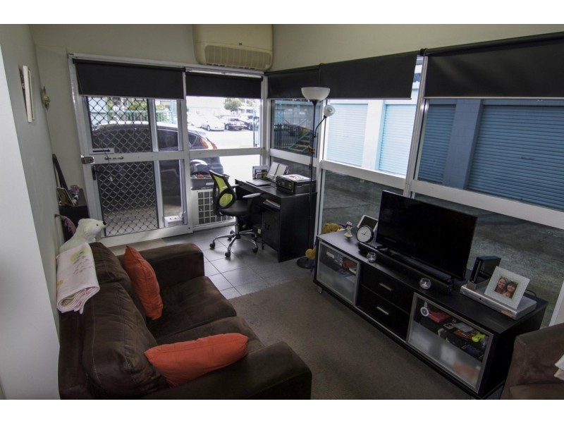 3 Ozone Parade, Miami QLD 4220