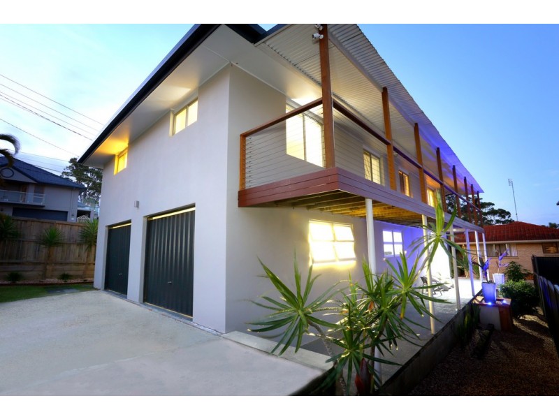 11 Carcoola Street, Benowa QLD 4217