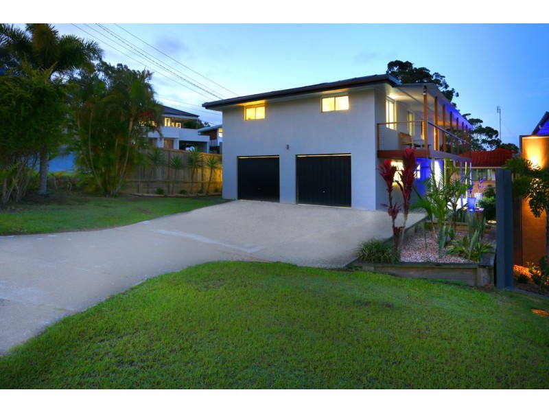 11 Carcoola Street, Benowa QLD 4217