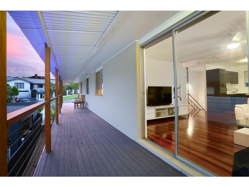 11 Carcoola Street, Benowa QLD 4217