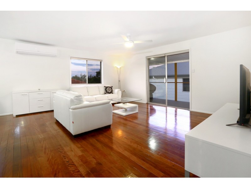 11 Carcoola Street, Benowa QLD 4217