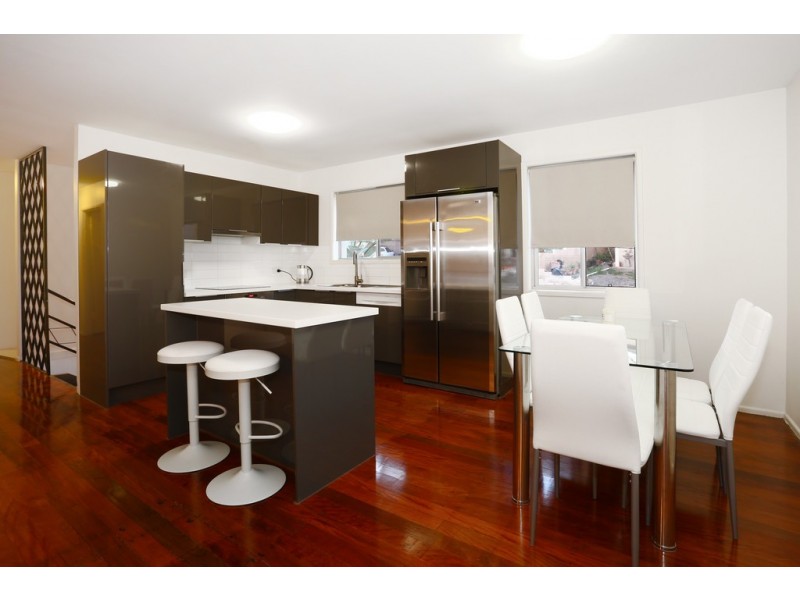 11 Carcoola Street, Benowa QLD 4217