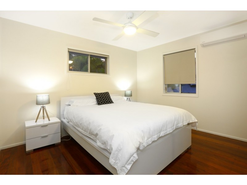 11 Carcoola Street, Benowa QLD 4217