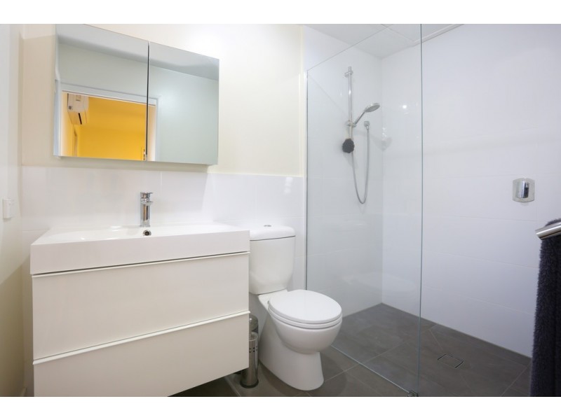 11 Carcoola Street, Benowa QLD 4217