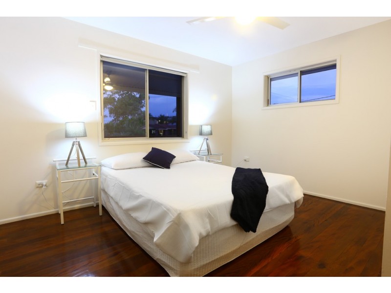 11 Carcoola Street, Benowa QLD 4217