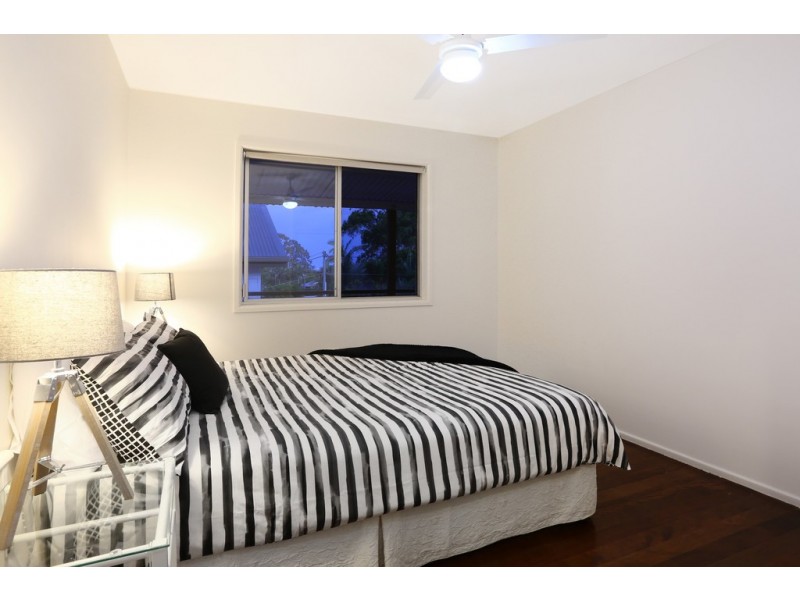 11 Carcoola Street, Benowa QLD 4217