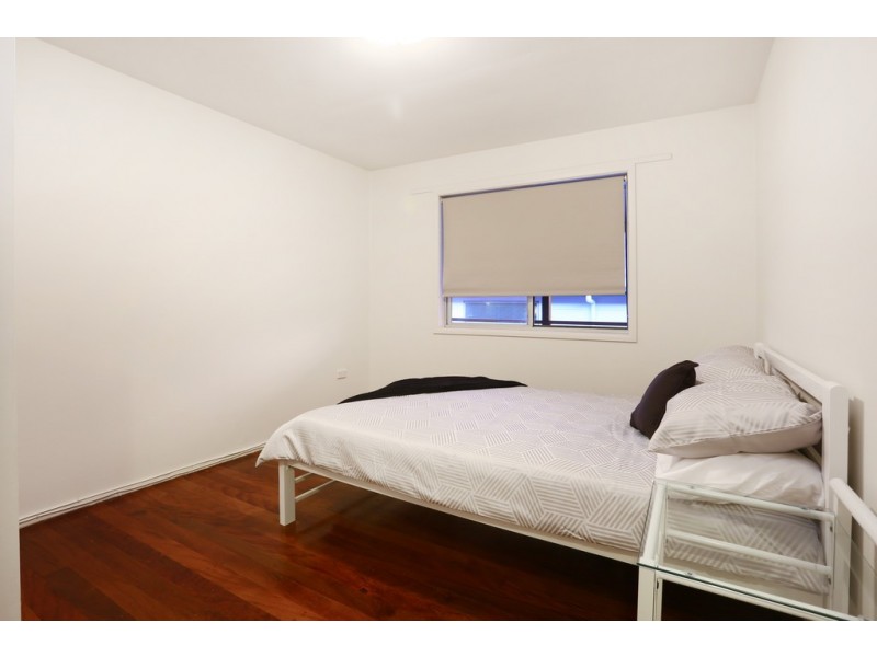 11 Carcoola Street, Benowa QLD 4217