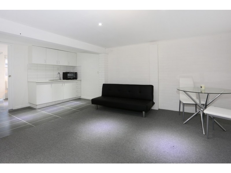 11 Carcoola Street, Benowa QLD 4217