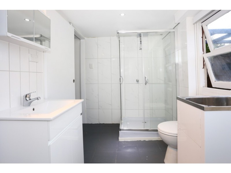 11 Carcoola Street, Benowa QLD 4217