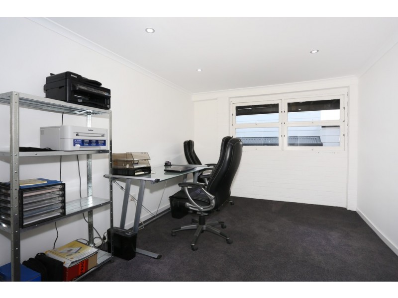 11 Carcoola Street, Benowa QLD 4217