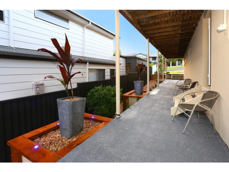 11 Carcoola Street, Benowa QLD 4217