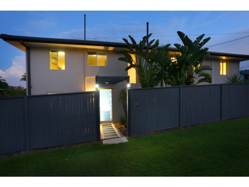 11 Carcoola Street, Benowa QLD 4217