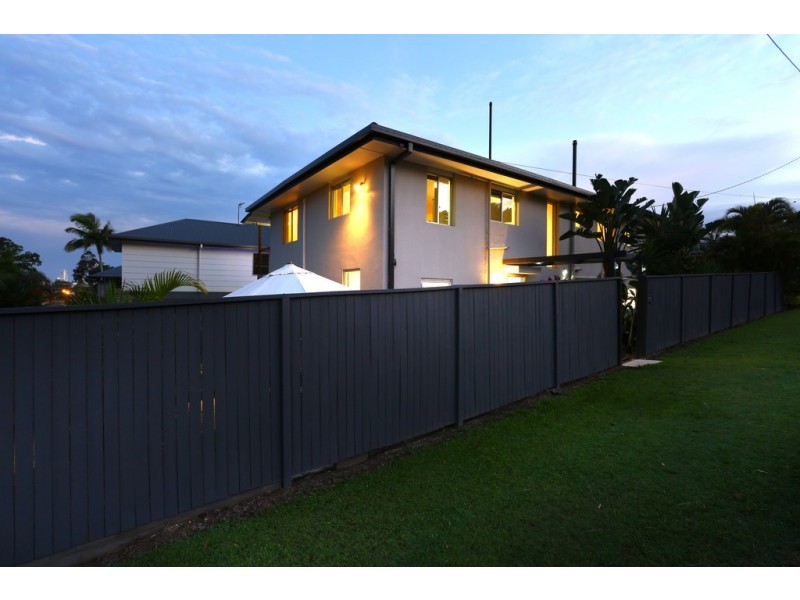 11 Carcoola Street, Benowa QLD 4217