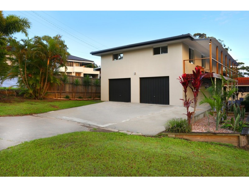 11 Carcoola Street, Benowa QLD 4217