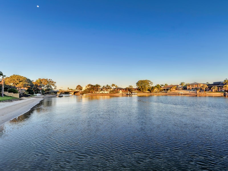 16 Delungra Street, Broadbeach Waters QLD 4218