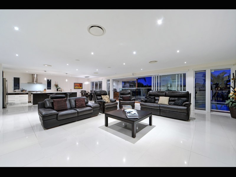 16 Delungra Street, Broadbeach Waters QLD 4218