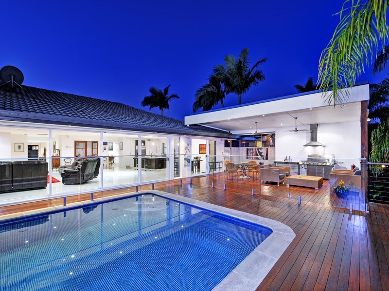 16 Delungra Street, Broadbeach Waters QLD 4218
