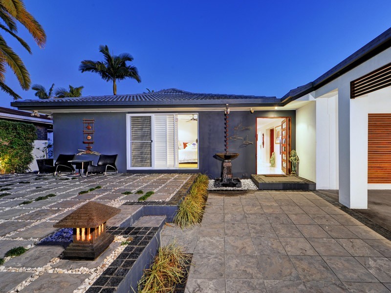 16 Delungra Street, Broadbeach Waters QLD 4218