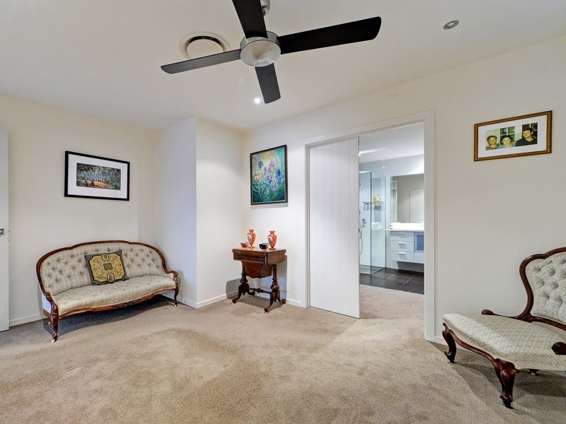 16 Delungra Street, Broadbeach Waters QLD 4218