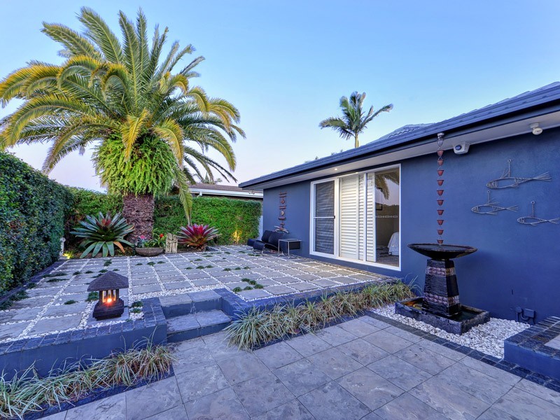 16 Delungra Street, Broadbeach Waters QLD 4218