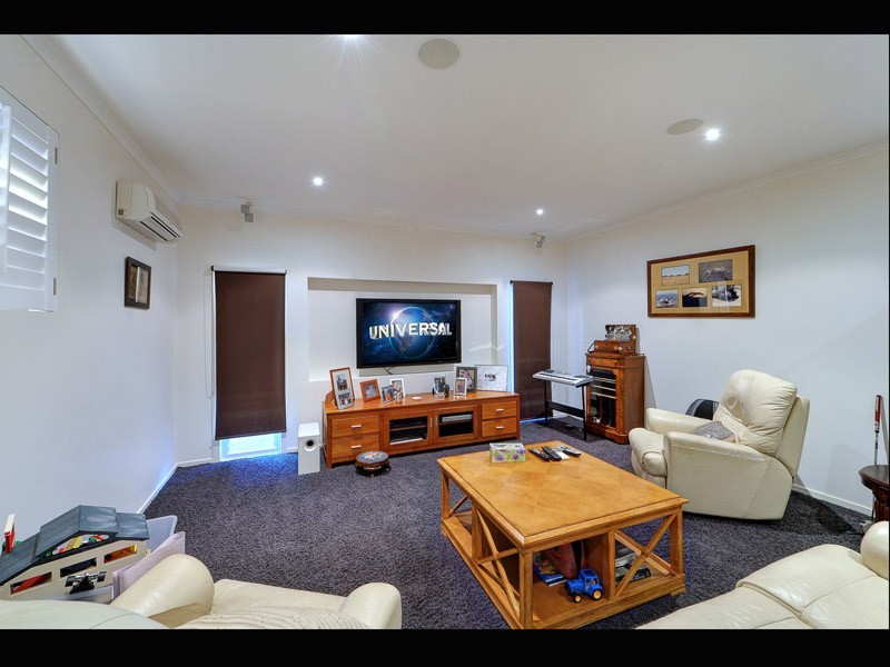 16 Delungra Street, Broadbeach Waters QLD 4218