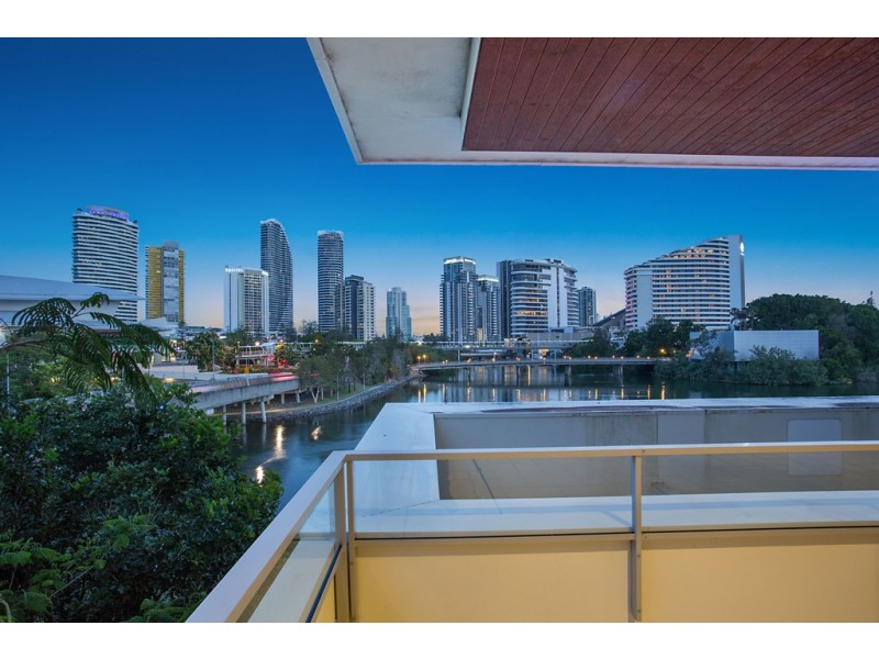 4 Miami Key, Broadbeach Waters QLD 4218