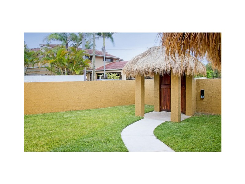 17 Monterey Court, Broadbeach Waters QLD 4218