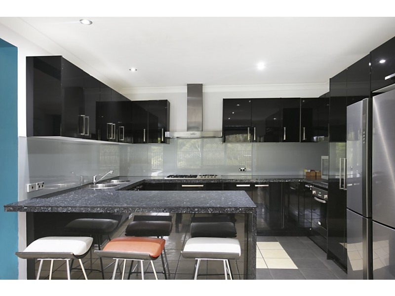 17 Monterey Court, Broadbeach Waters QLD 4218