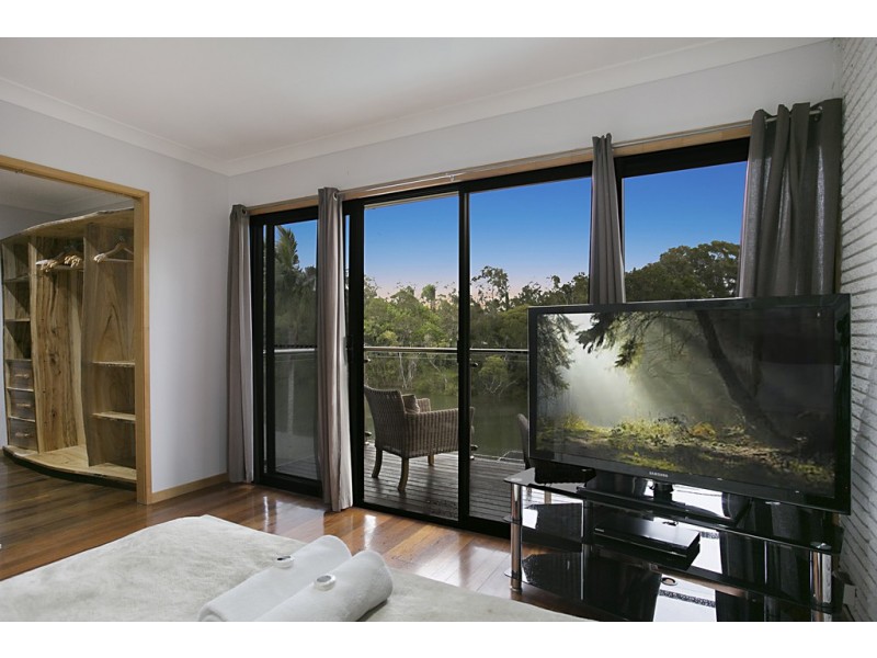 17 Monterey Court, Broadbeach Waters QLD 4218