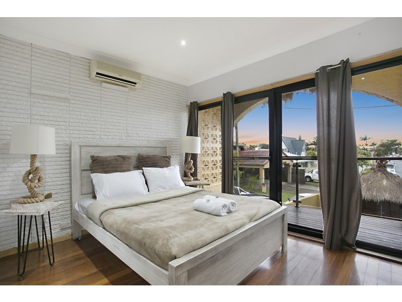 17 Monterey Court, Broadbeach Waters QLD 4218