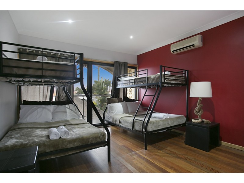 17 Monterey Court, Broadbeach Waters QLD 4218