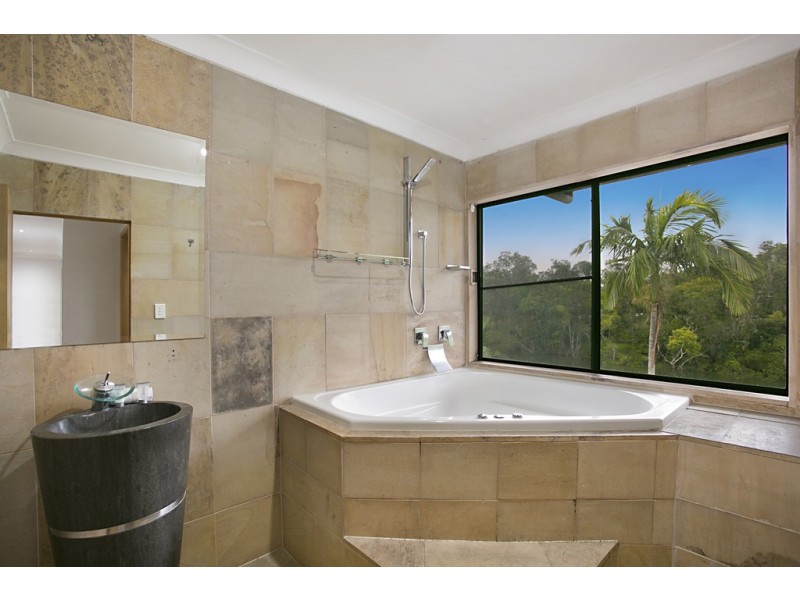 17 Monterey Court, Broadbeach Waters QLD 4218