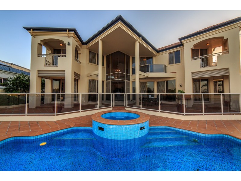 28 St Martin Place, Clear Island Waters QLD 4226