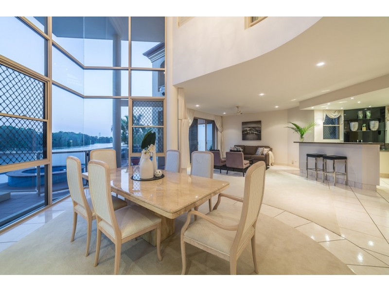 28 St Martin Place, Clear Island Waters QLD 4226