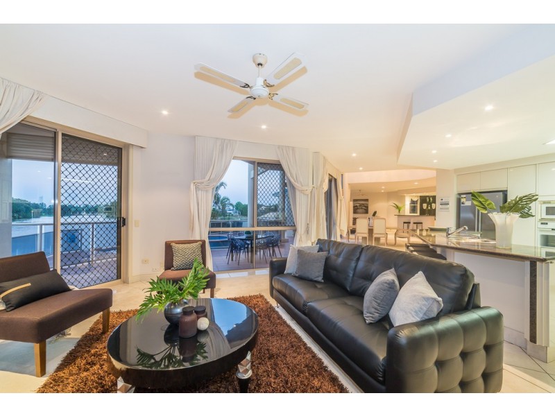 28 St Martin Place, Clear Island Waters QLD 4226