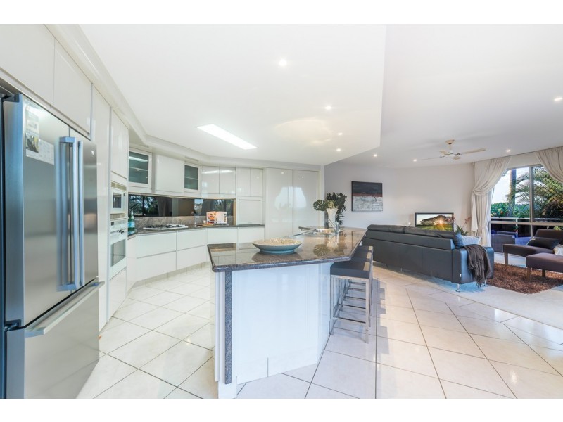 28 St Martin Place, Clear Island Waters QLD 4226