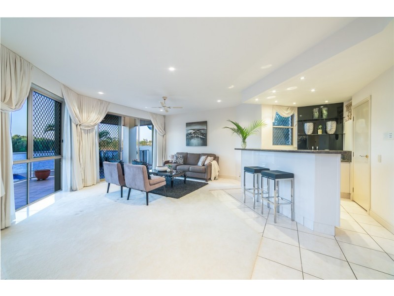 28 St Martin Place, Clear Island Waters QLD 4226