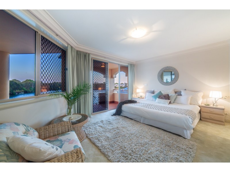28 St Martin Place, Clear Island Waters QLD 4226