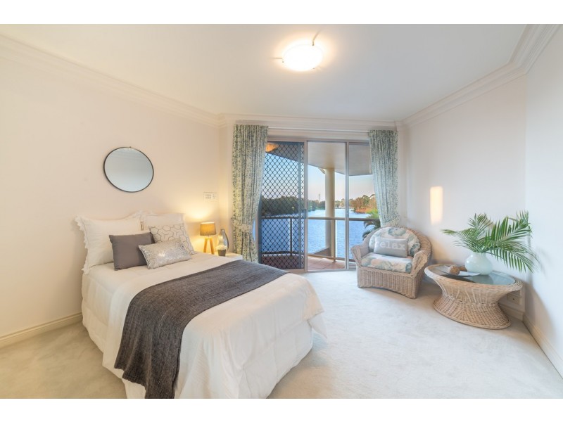 28 St Martin Place, Clear Island Waters QLD 4226